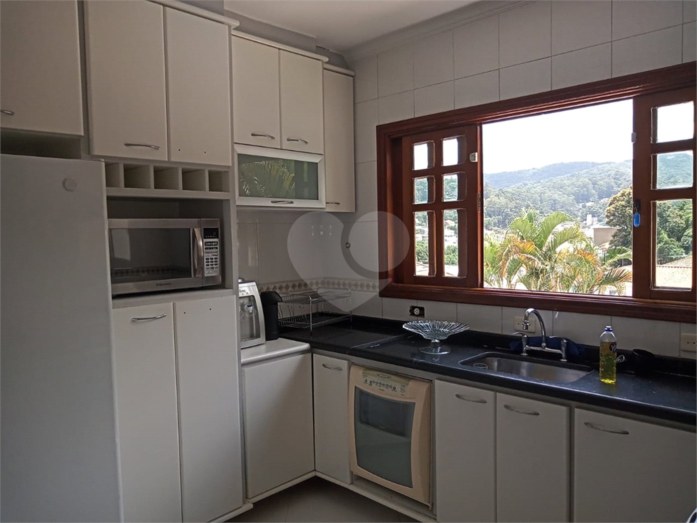 Sobrado à venda com 4 quartos, sendo 3 suítes, em Tremembé, São Paulo, SP