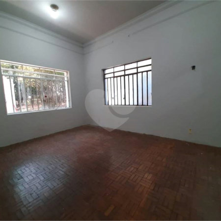 Casa Comercial no Centro.