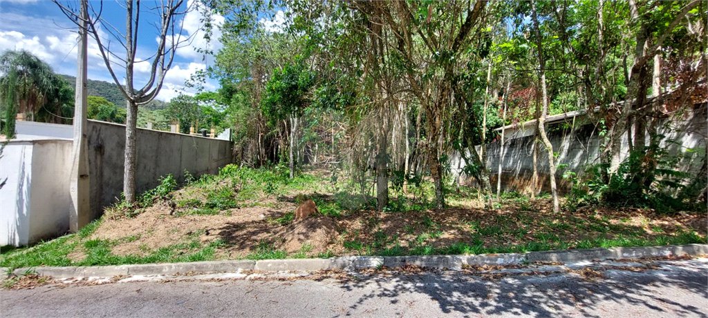 Casa à venda com 3 quartos, sendo 4 suítes, no condomínio Sausalito, Mairiporã - SP