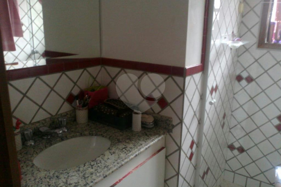 Sobrado à venda com 5 suítes em Enseada, Bertioga, SP