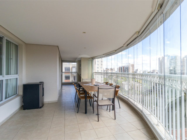 Apartamento à venda com 4 suítes em Vila Sofia, São Paulo, SP
