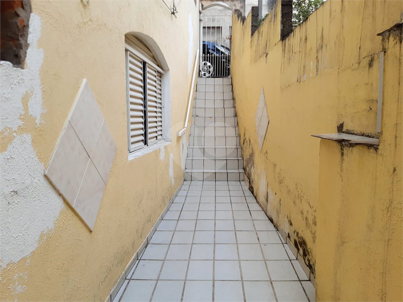 Casa à venda com 3 quartos, sendo 1 suíte, no condomínio Sem Nome, São Paulo - SP