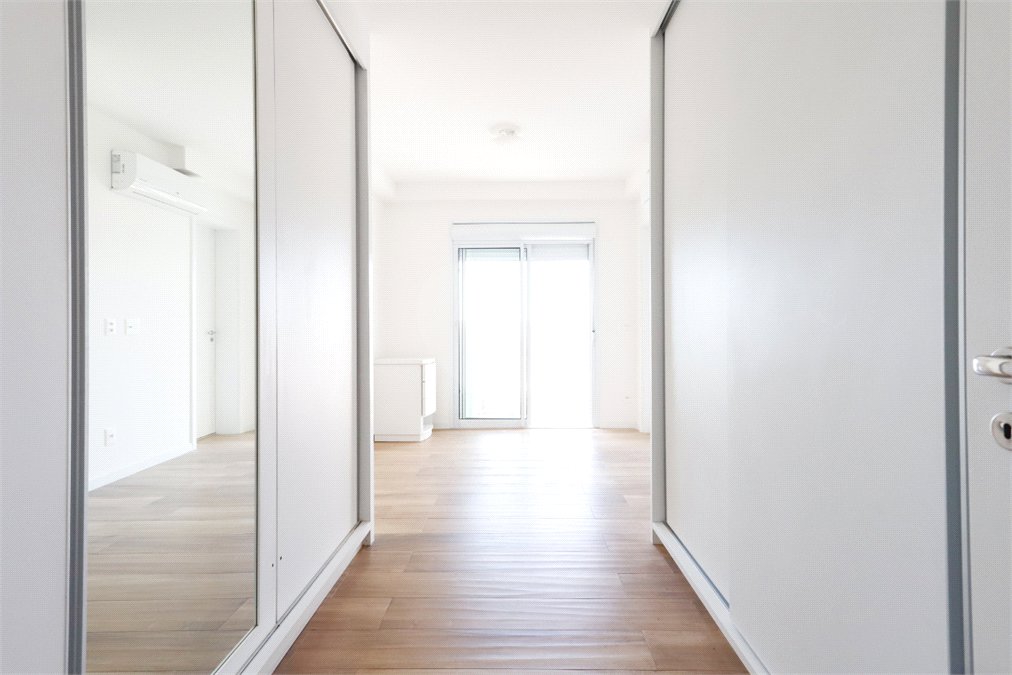 Apartamento à venda com 3 suítes em Vila Anastácio, São Paulo, SP