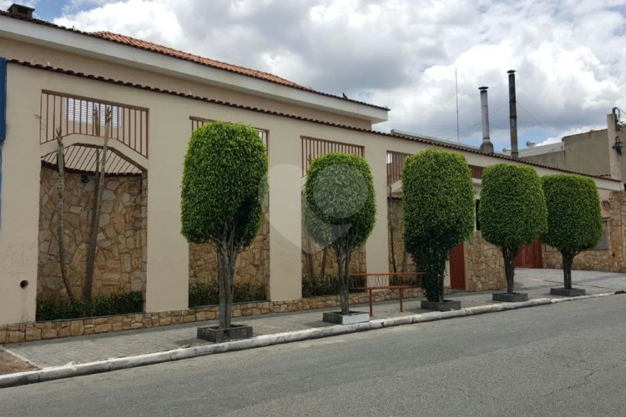 Casa à venda com 3 suítes no condomínio Village, São Paulo - SP