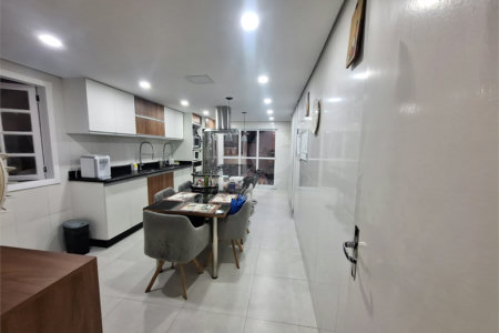 Casa à venda com 5 quartos, sendo 3 suítes,  no condomínio Vila Panamericana, São Paulo - SP
