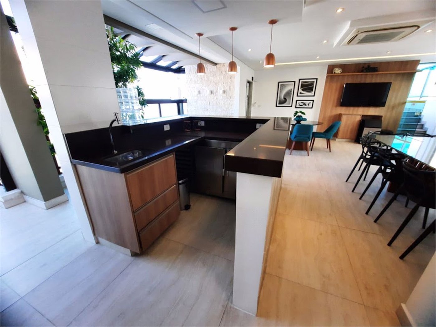 Apartamento Residencial à venda, Pitangueiras, Guarujá - AP0136.