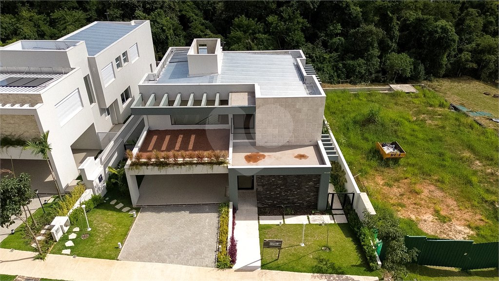 Casa à venda com 4 suítes no condomínio Villa dos Pinheiros, Indaiatuba - SP