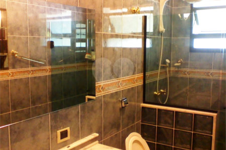 Casa à venda com 8 quartos, sendo 6 suítes,  no condomínio Acapulco, Guarujá - SP