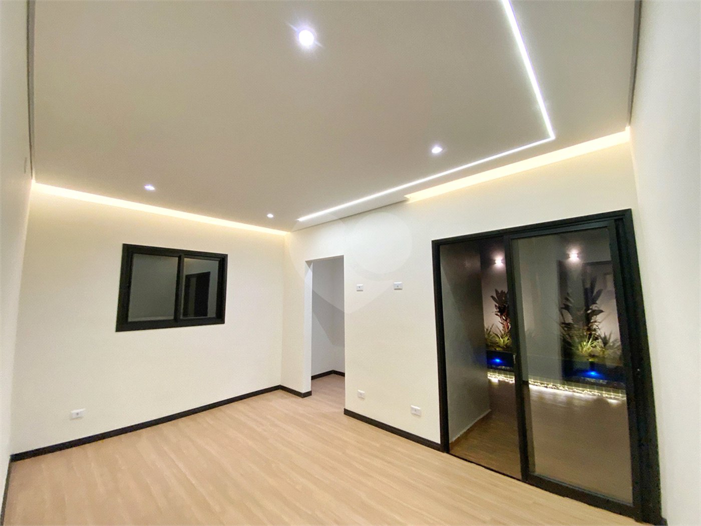 Casa à venda com 3 quartos, sendo 1 suíte, no condomínio Veneza, Mogi das Cruzes - SP