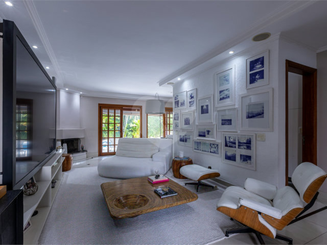 Casa à venda com 4 quartos, sendo 2 suítes,  no condomínio Los Alámos, São Paulo - SP