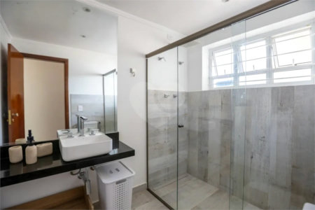Sobrado à venda com 3 quartos, sendo 2 suítes,  em Jardim Leonor, São Paulo, SP