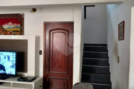 Sobrado à venda com 4 quartos, sendo 1 suíte, em Vila Vitório Mazzei, São Paulo, SP