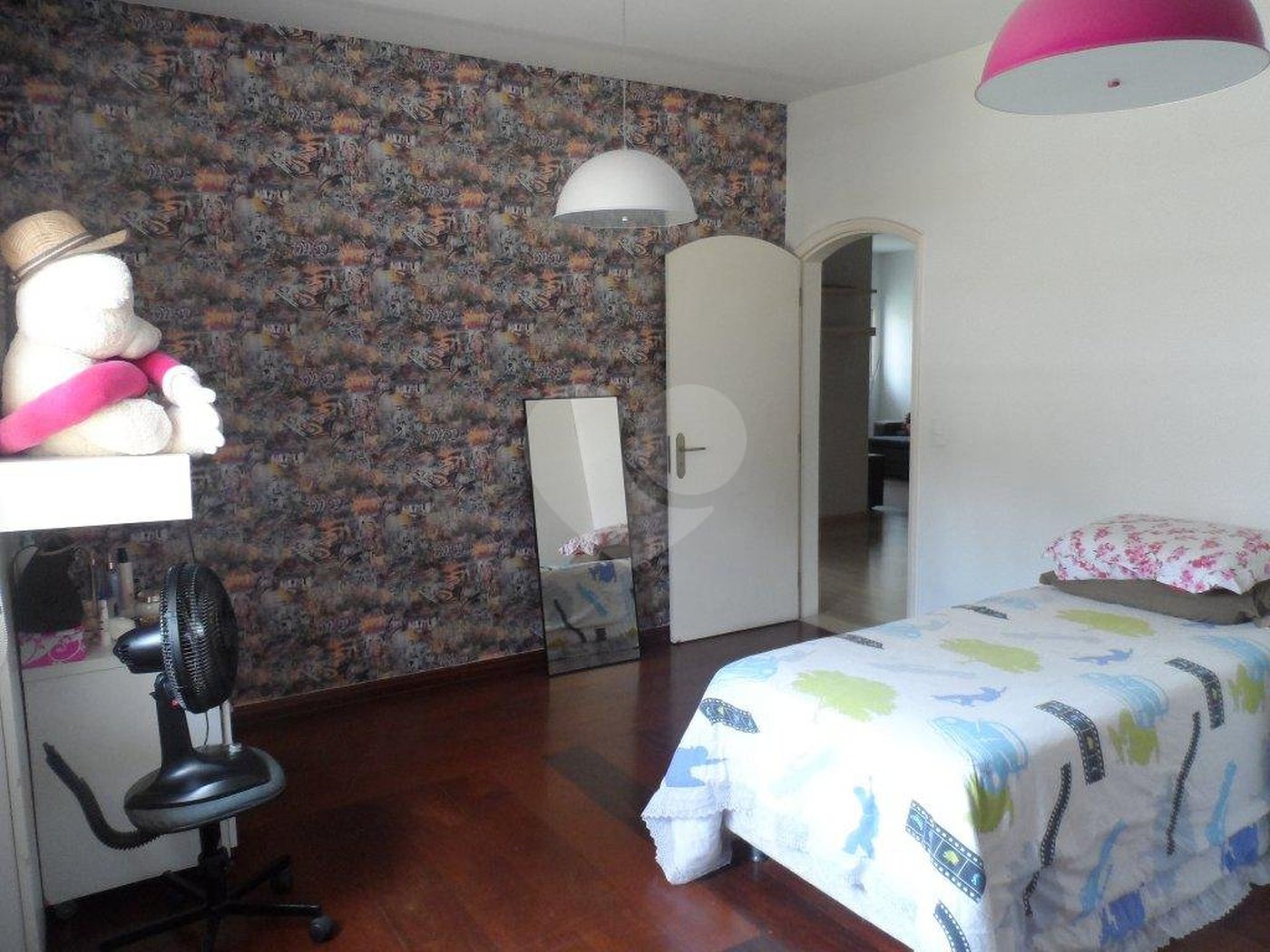 Sobrado à venda com 5 quartos, sendo 3 suítes, em Interlagos, São Paulo, SP
