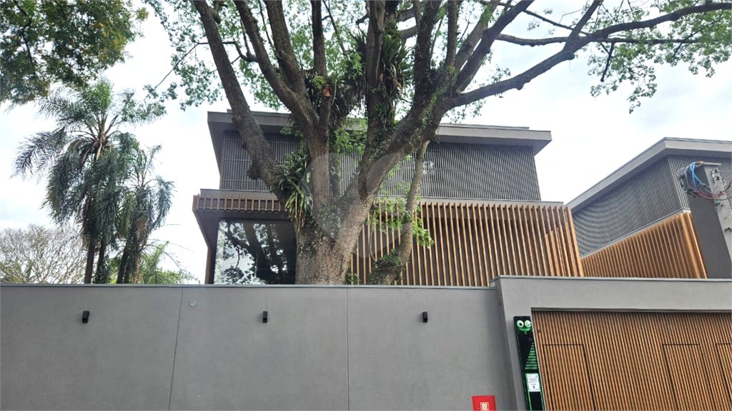 Casa à venda com 4 suítes no condomínio Plm 875, São Paulo - SP