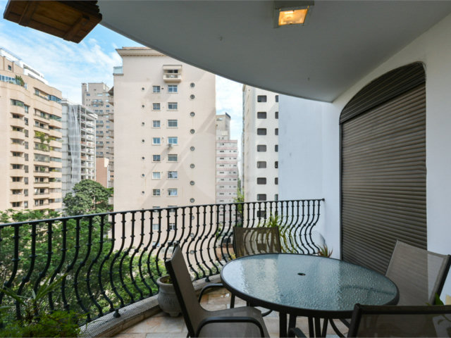 Apartamento à venda com 4 quartos, sendo 3 suítes,  em Jardim Paulista, São Paulo, SP