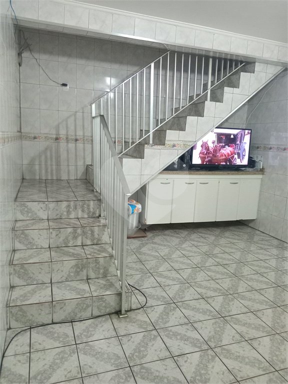Sobrado à venda com 4 quartos, sendo 1 suíte,  em Furnas, São Paulo, SP