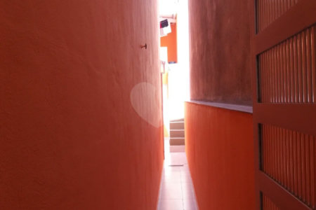Casa com 125m² , 2 dormitórios , 2 vagas , à venda no Jardim Las Vegas em Santo André.