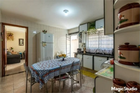 Casa com 175m², 4 dormitórios, sendo 3 suítes, 2 vagas de garagem, à venda na Vila Formosa.