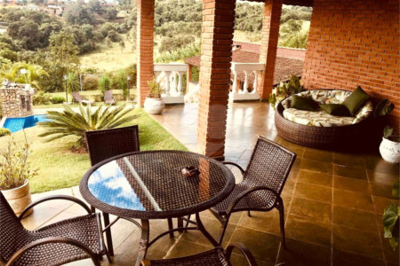 Casa à venda com 3 quartos, sendo 1 suíte,  no condomínio Vista Alegre, Bom Jesus dos Perdões - SP