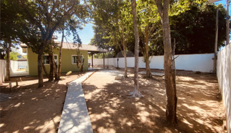 Casa em condomínio para alugar com 2 quartos, sendo 1 suíte, em Caravelas, Armação dos Búzios, RJ