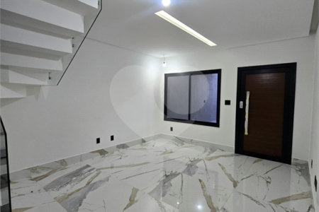 Sobrado à venda com 4 quartos, sendo 2 suítes,  em Vila Monumento, São Paulo, SP