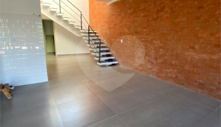 Sobrado à venda com 3 quartos, sendo 1 suíte,  em Jardim do Lago, Atibaia, SP