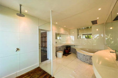 Casa à venda ou para alugar com 5 suítes em Joá, Rio de Janeiro, RJ