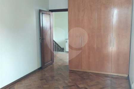 Casa à venda com 4 quartos, sendo 2 suítes, em Jardim das Vertentes, São Paulo, SP