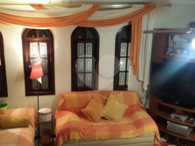 Casa à venda com 3 quartos, sendo 1 suíte,  no condomínio Jardim das Pedras, São Paulo - SP
