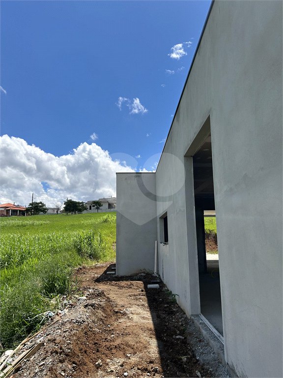 Casa à venda com 3 suítes no condomínio Residencial Jequitiba, Jacareí - SP