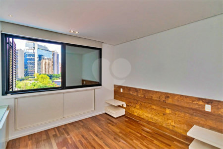 Apartamento à venda com 3 quartos, sendo 1 suíte, em Vila Olímpia, São Paulo, SP