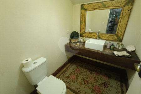 Casa à venda com 4 quartos, sendo 3 suítes, no condomínio Patrimônio do Carmo, São Roque - SP