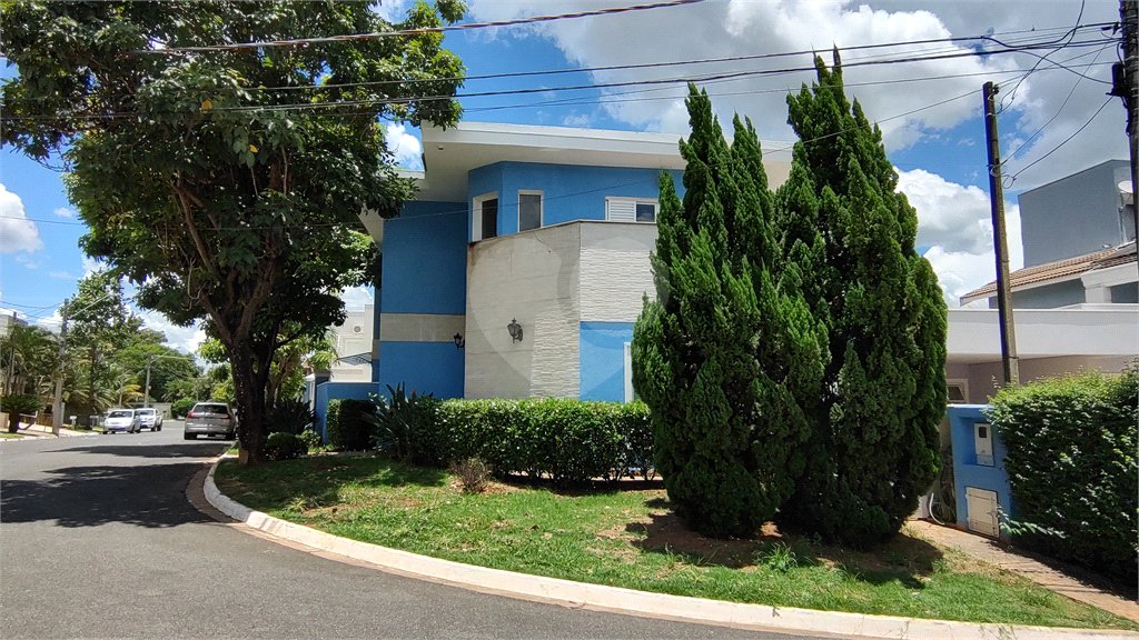Casa à venda com 3 suítes no condomínio Parque do Varvito, Itu - SP