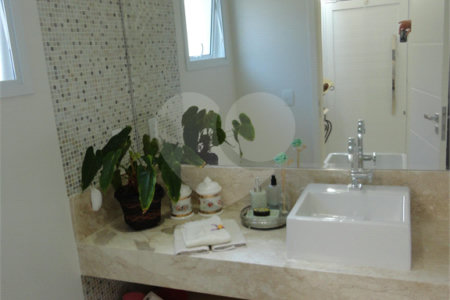 Casa à venda com 3 quartos, sendo 2 suítes, no condomínio Águas da Serra, Valinhos - SP