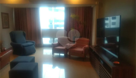 Apartamento à venda com 3 quartos, sendo 1 suíte,  em Gonzaga, Santos, SP