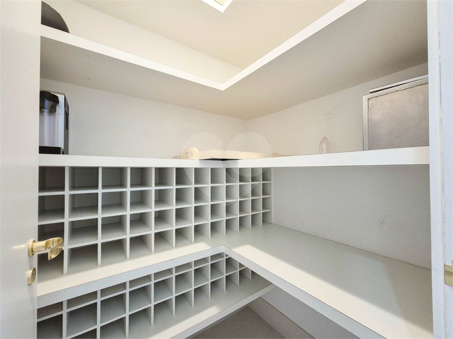 Apartamento à venda ou para alugar com 4 quartos, sendo 3 suítes, em Moema, São Paulo, SP