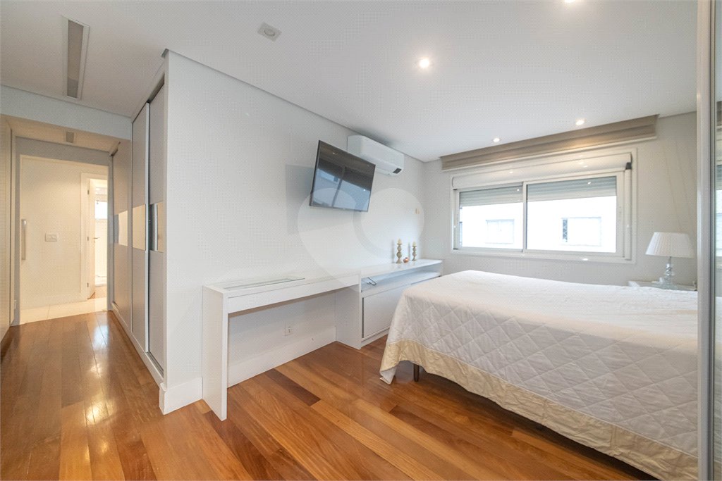 Apartamento à venda com 3 quartos, sendo 2 suítes, em Vila Mariana, São Paulo, SP