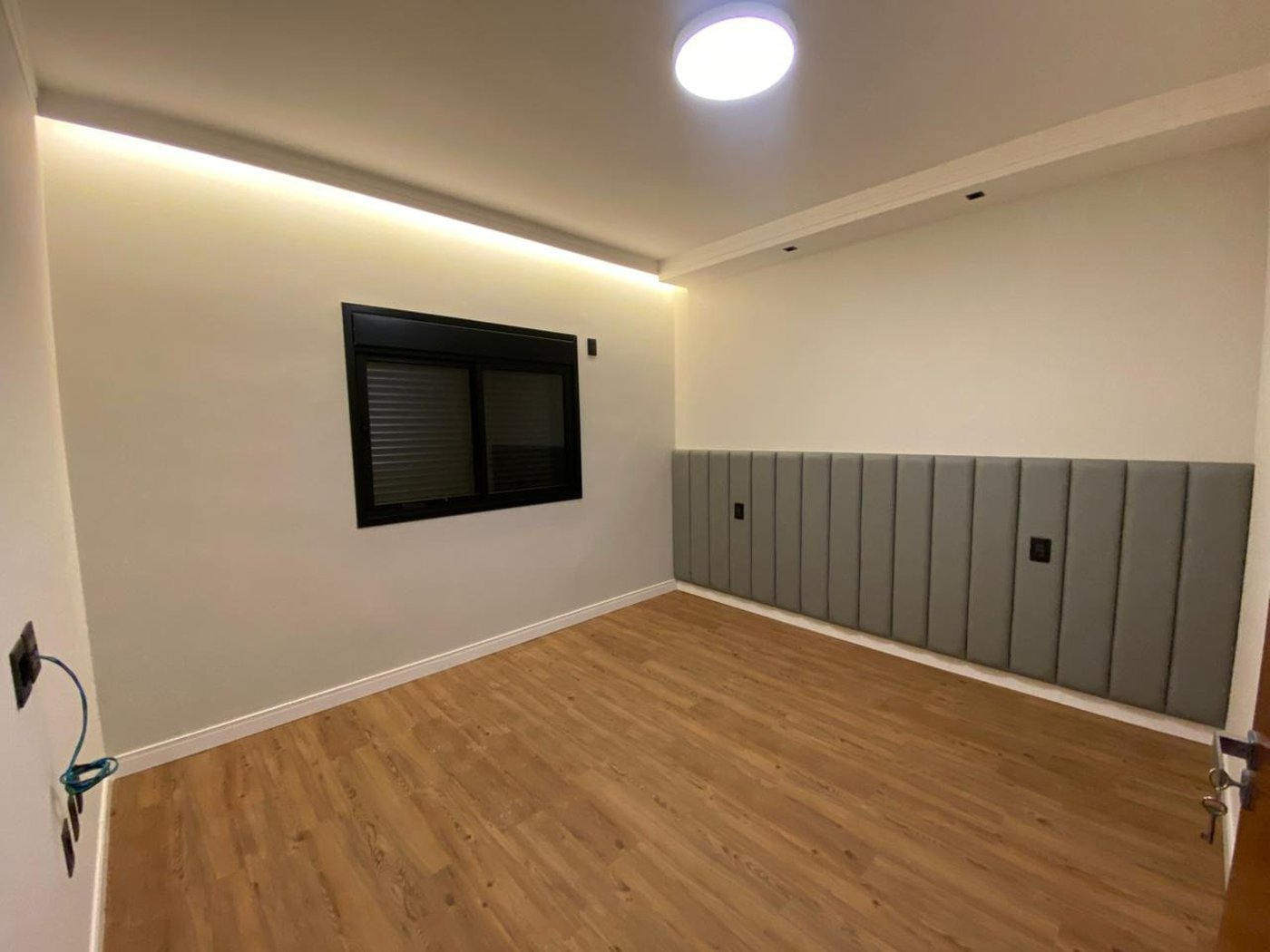Casa à venda com 3 quartos, sendo 1 suíte, no condomínio Jardim Flamboyant, Hortolândia - SP