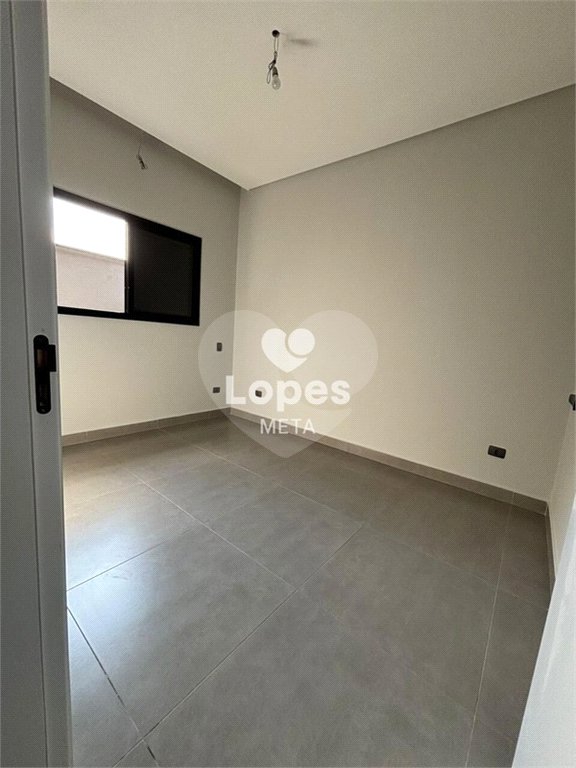 Casa à venda com 3 quartos, sendo 1 suíte,  no condomínio Terras do Vale, Caçapava - SP