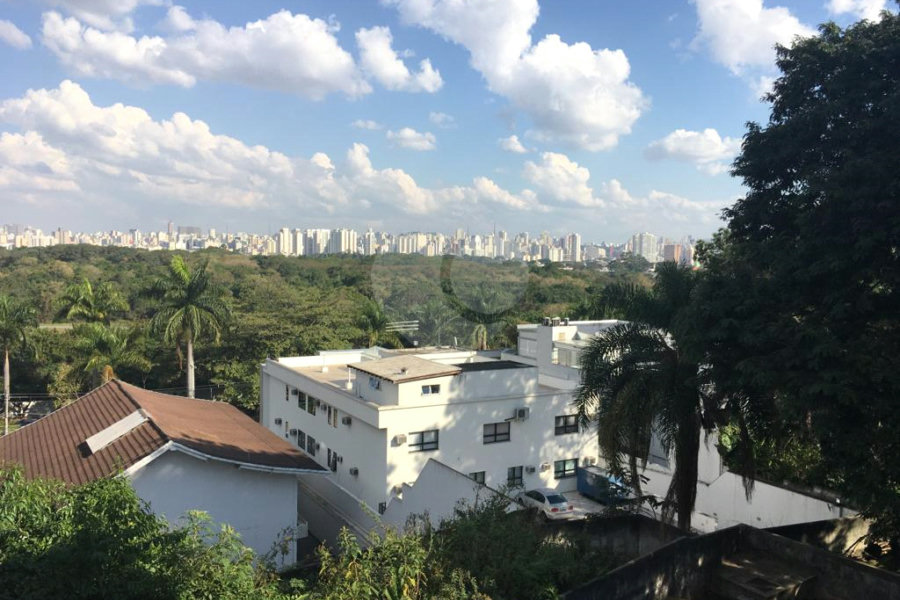 Casa à venda com 4 quartos, sendo 1 suíte, em Jardim São Bento, São Paulo, SP