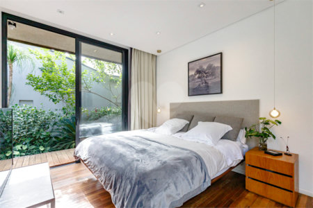 Casa à venda com 6 quartos, sendo 2 suítes,  em Santo Amaro, São Paulo, SP
