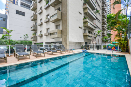 Apartamento à venda com 3 quartos, sendo 1 suíte,  em Moema, São Paulo, SP