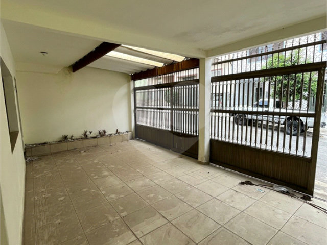 Sobrado à venda com 3 quartos em Vila Nivi, São Paulo, SP