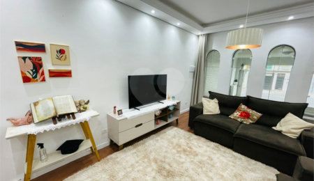 Casa à venda com 4 quartos, sendo 1 suíte,  em Jardim Stella, Santo André, SP