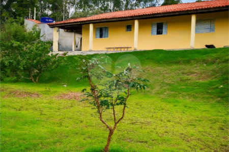Chácara à venda com 3 quartos, sendo 1 suíte,  em Colinas Verdes, Mairinque, SP