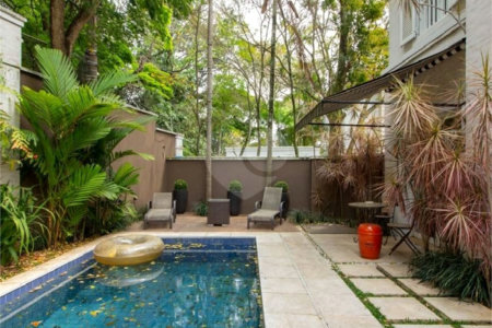 Casa à venda com 4 suítes no condomínio Outeiro, São Paulo - SP