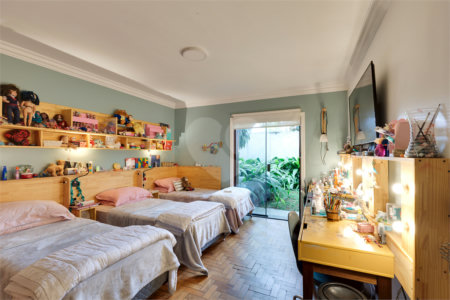 Casa Térrea à venda com 4 quartos, sendo 2 suítes, em Alto da Boa Vista, São Paulo, SP