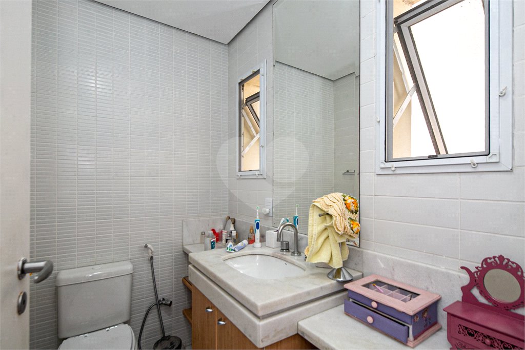 Casa à venda com 5 quartos, sendo 4 suítes, no condomínio Villa de Monterey, São Paulo - SP