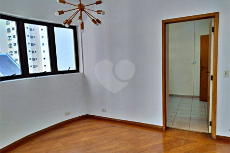 Apartamento à venda com 4 quartos, sendo 2 suítes,  em Indianópolis, São Paulo, SP