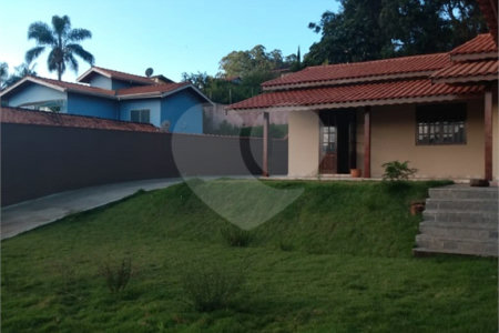 Casa à venda com 3 quartos, sendo 1 suíte, no condomínio Marf Ii, Bom Jesus dos Perdões - SP